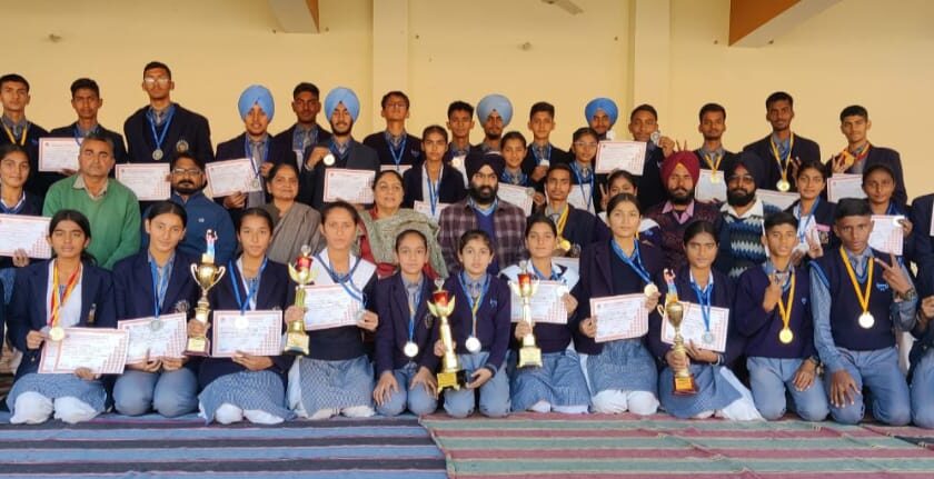 GNMP: कलस्टर 16 एथलेटिक प्रतियोगिता में ऑलराउंडर बेस्ट ट्रॉफी पर कब्जा