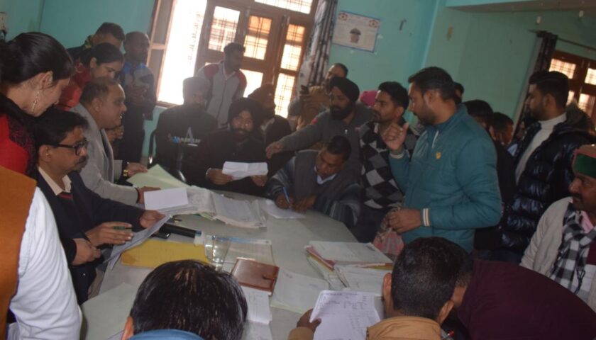 प्रशासन गाँव की ओर कार्यक्रम के तहत पांवटा साहिब में शिविर आयोजित