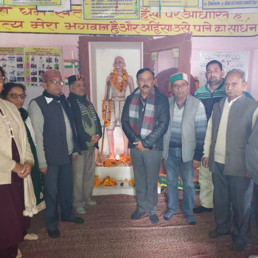 शहीदी दिवस पर अंबोया स्थित गांधी मंदिर परिसर में लगा मेला