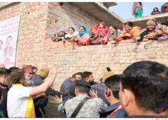 छत पर खड़ीं महिलाओं ने राहुल गांधी को लगाई आवाज, 1,500 कब दोगे