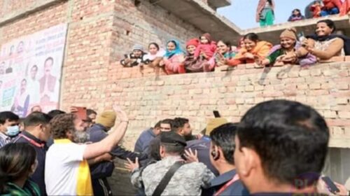 छत पर खड़ीं महिलाओं ने राहुल गांधी को लगाई आवाज, 1,500 कब दोगे