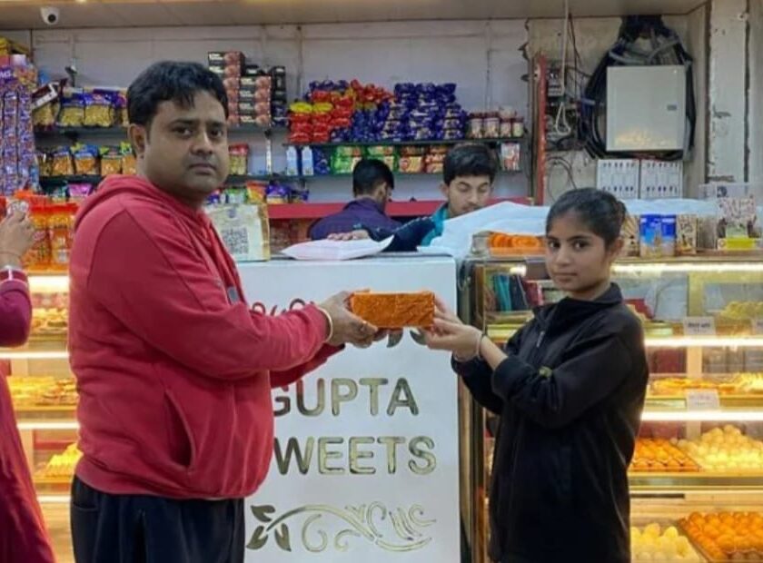 लक्की ड्राॅ: कोमल व सतीश डिमरी ने दिवाली शुभ लाभ पुरस्कार जीते