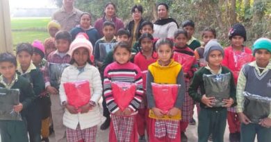 भारत विकास परिषद ने जरूरतमंद विद्यार्थियों को बांटे गर्म वस्त्र:मीनाक्षी