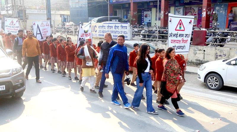 परिवहन विभाग ने वाहन चालकों को किया सड़क सुरक्षा अधिनियमों के बारे में जागरूक