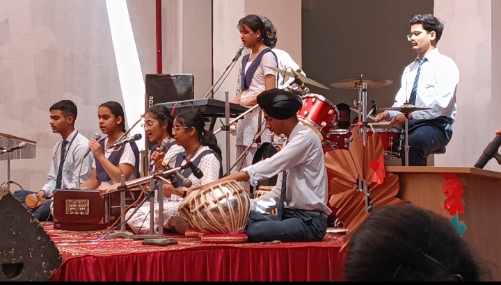 द एशियन स्कूल में अध्यापक, अभिभावक और प्रबंधक वर्ग के बीच आपसी समन्वय को लेकर सांझी बैठक