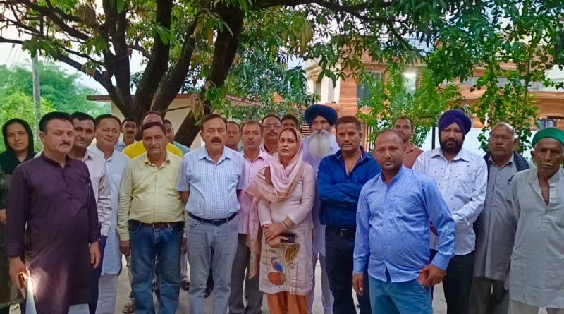 पूर्व विधायक चौधरी किरनेश जंग दो दिवसीय गिरिपार क्षेत्र पर रहे।