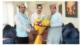 केंद्रीय मंत्री गडकरी से मिले मुकेश अग्निहोत्री और विक्रमादित्य सिंह
