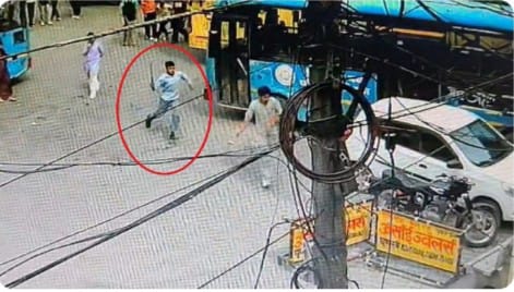 बस अड्डा पर युवक पर दराट से हमला, महिला ने बचाई जान