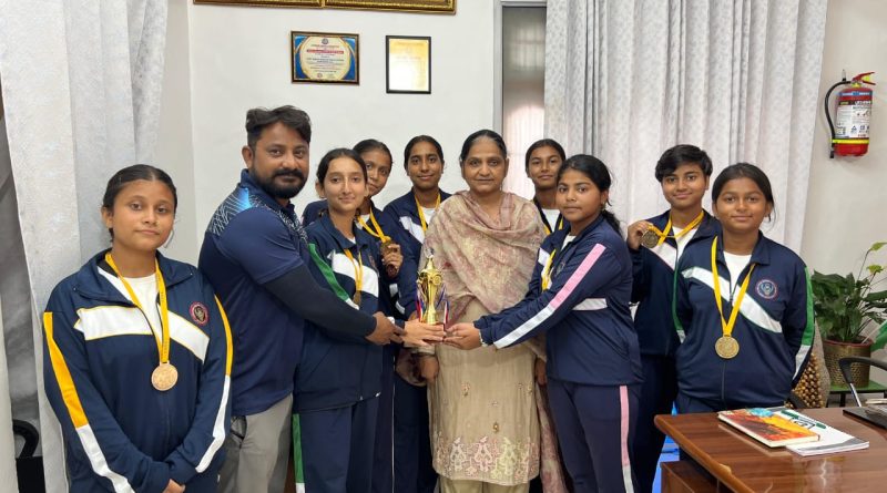 क्लस्टर 16 वॉलीबॉल टूर्नामेंट में गुरु नानक मिशन पब्लिक स्कूल का परचम:प्रिंसिपल