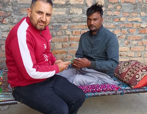 बेटी के जन्मदिन पर प्रदीप चौहान ने पीड़ित परिवार को दी 11,000 रुपये की सहायता बेटी के जन्मदिन पर प्रदीप चौहान ने पीड़ित परिवार को दी 11,000 रुपये की सहायता