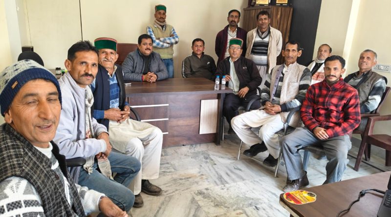 दूरदराज गांव के प्रतिनिधिमंडल ने कांग्रेस नेता मनीष तोमर से की मुलाकात